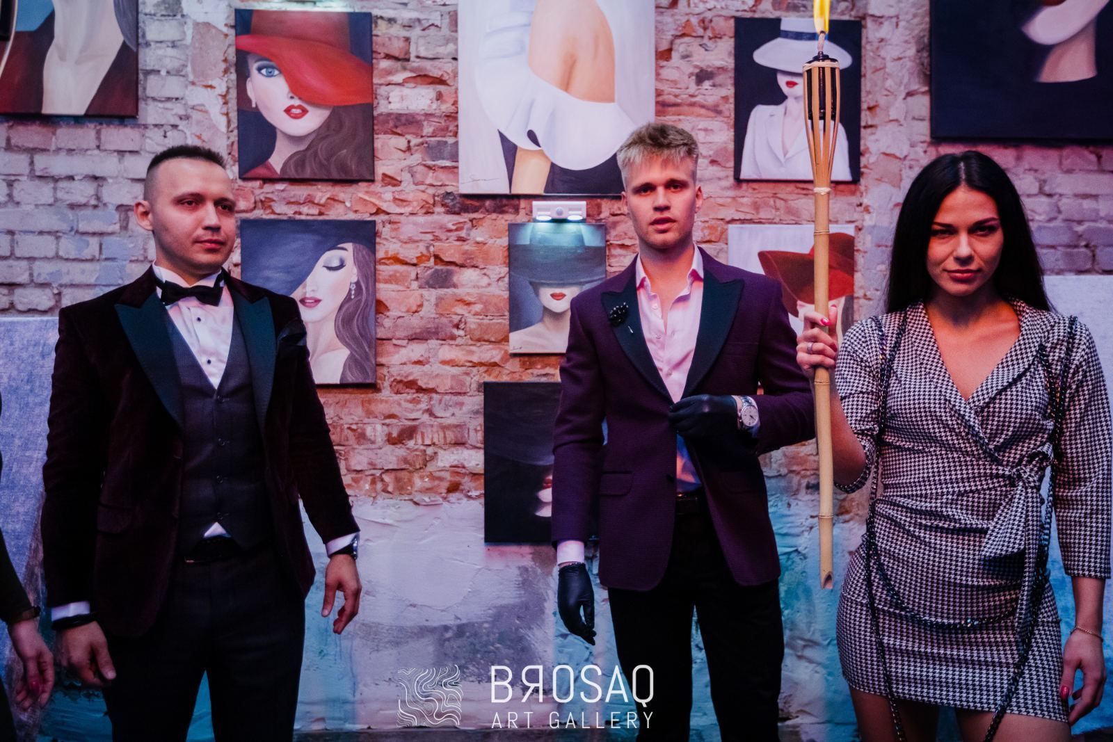 Goście przy obrazach Brosaq Gallery